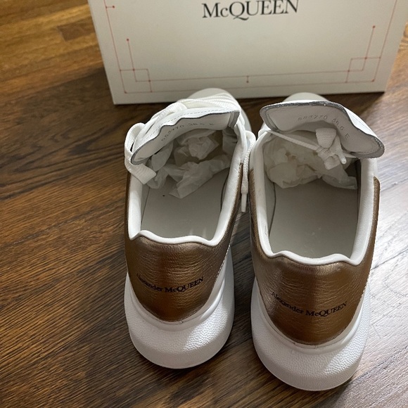 ALEXANDER MCQUEEN OVERSIZED PLATFORM SNEAKERS - Picture 5 of 6